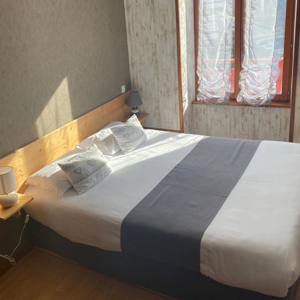 logis auberge du herisson chambres chaux du dombief 150023
